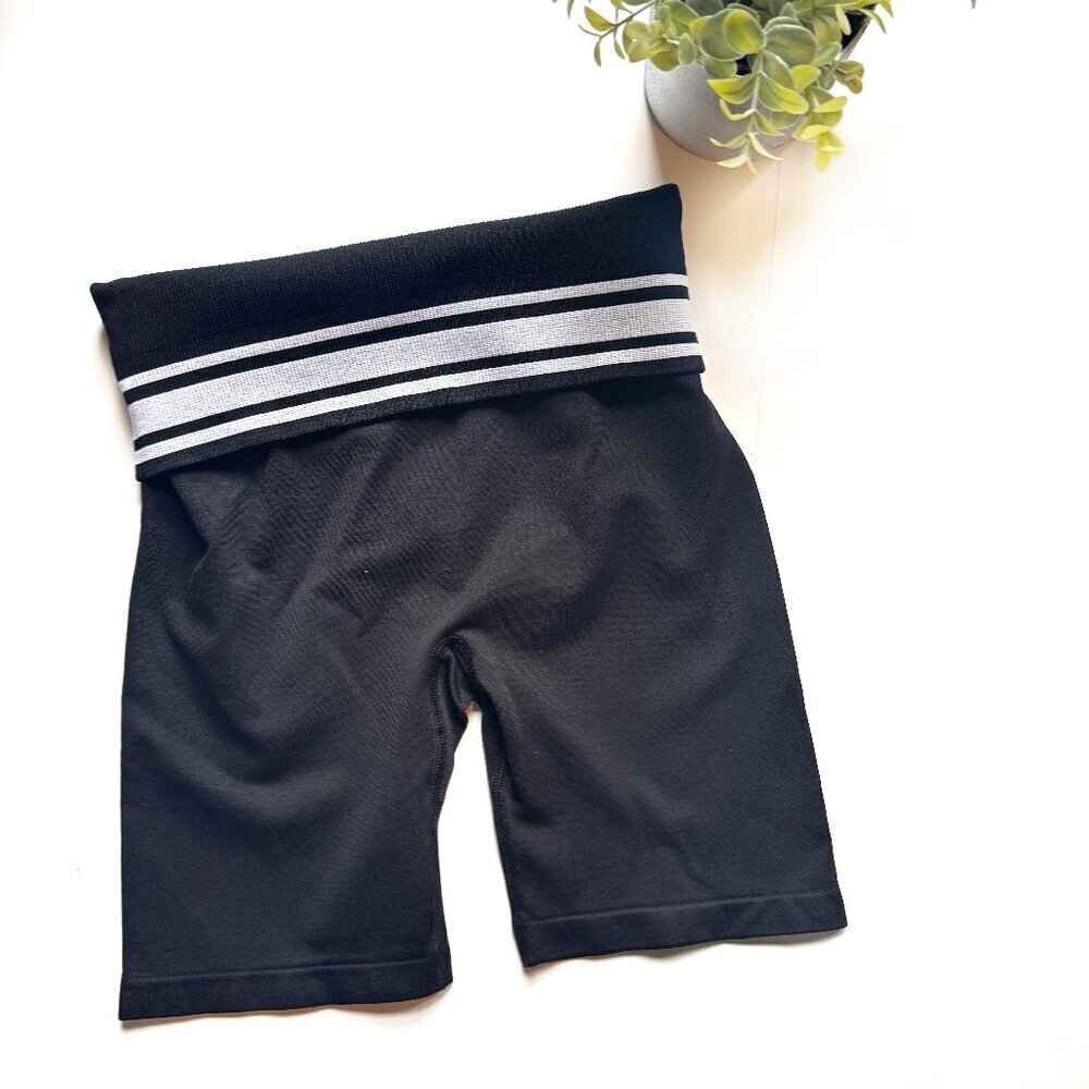 PINK Victoria's Secret Black Flip It Reversible Bike Shorts New With Tags Sizes - Picture 2 of 8